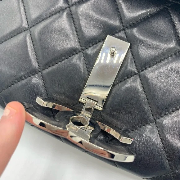 Chanel Divine Flap Handbag Black and White Quilted Leather - Picture 13 of 13